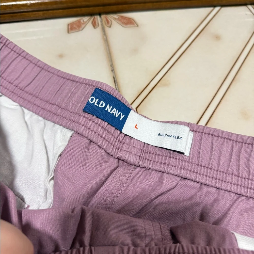 Old Navy Eyelet-Hem Twill Shorts (7 Inch Inseam)